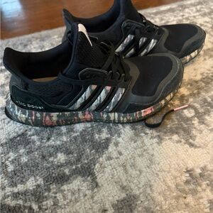 Women’s Adidas Ultra Boost Sneakers Size 6.5